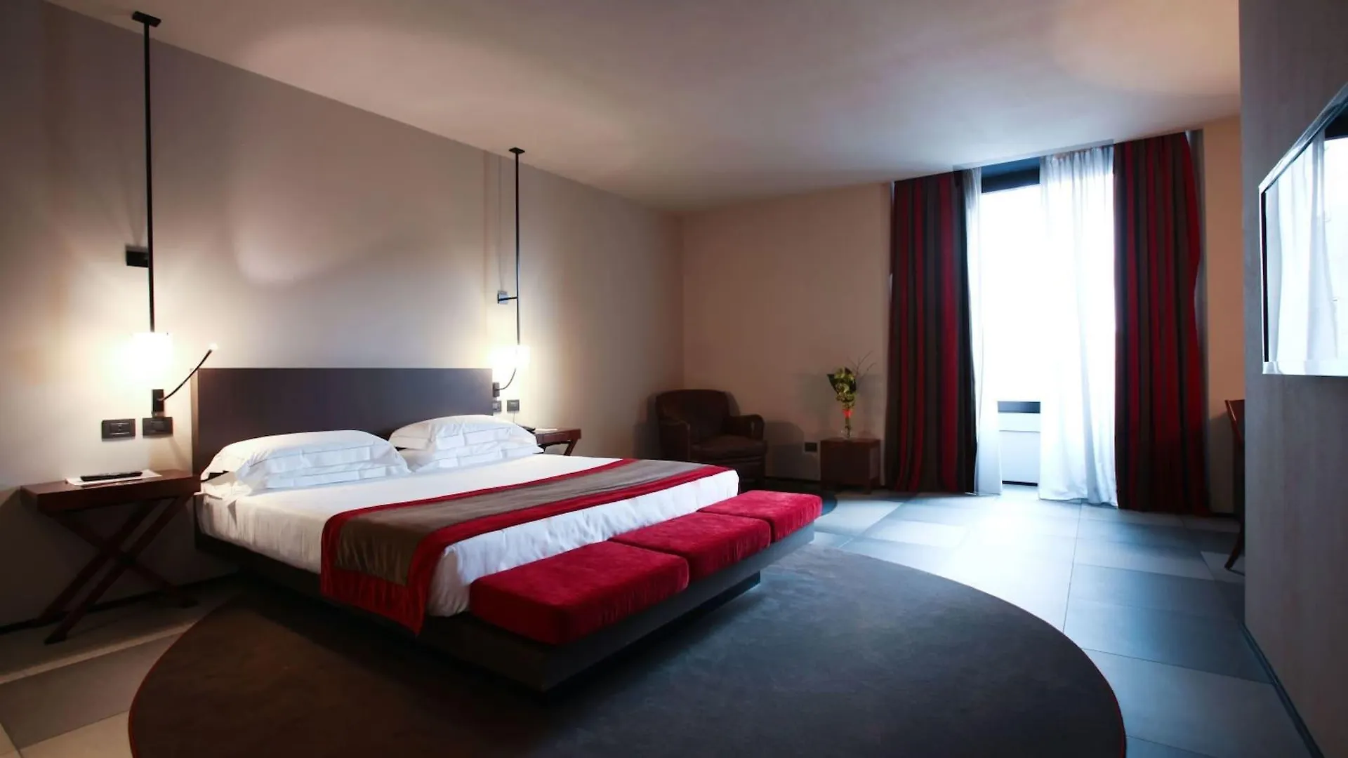 Ih Hotels Milano Ambasciatori 4*, Milan Italy