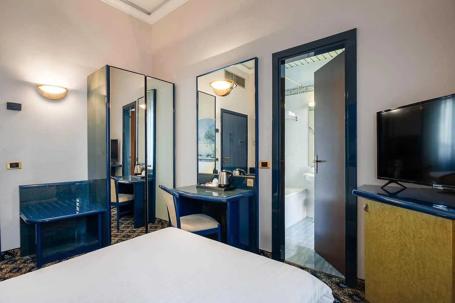 iH Hotels Milano Ambasciatori 4*,