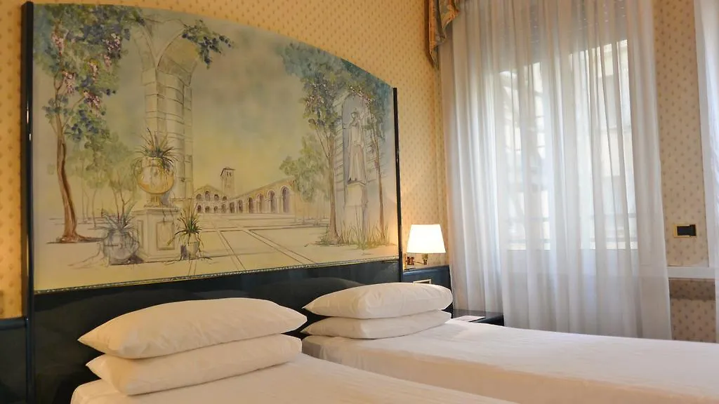 iH Hotels Milano Ambasciatori 4*,